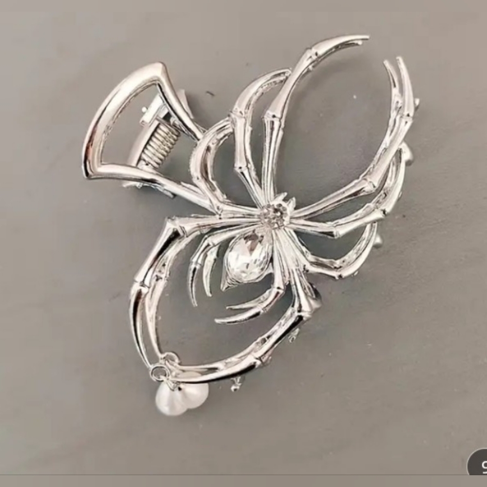 Choose 2 Novelty Hair clips - Picture 5 of 6
